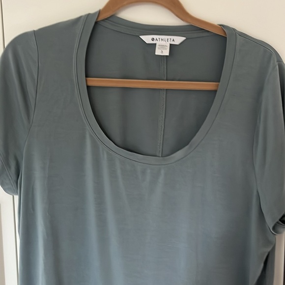 Athleta green tshirt size large - Picture 3 of 6